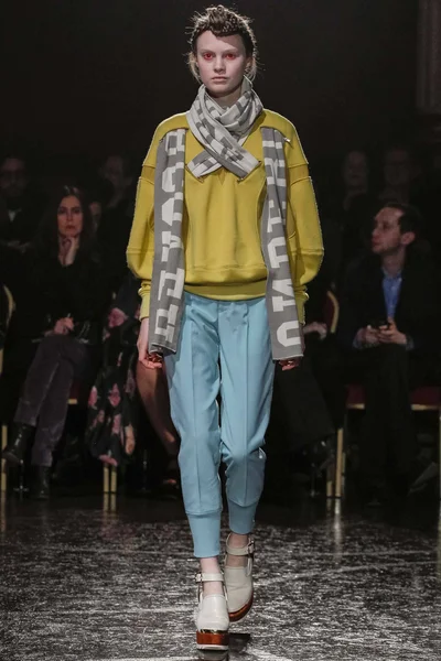 Look 12